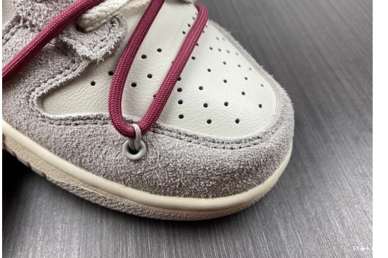 Lot DJ0950-114 35 Dunk Nike O-W Low 1107